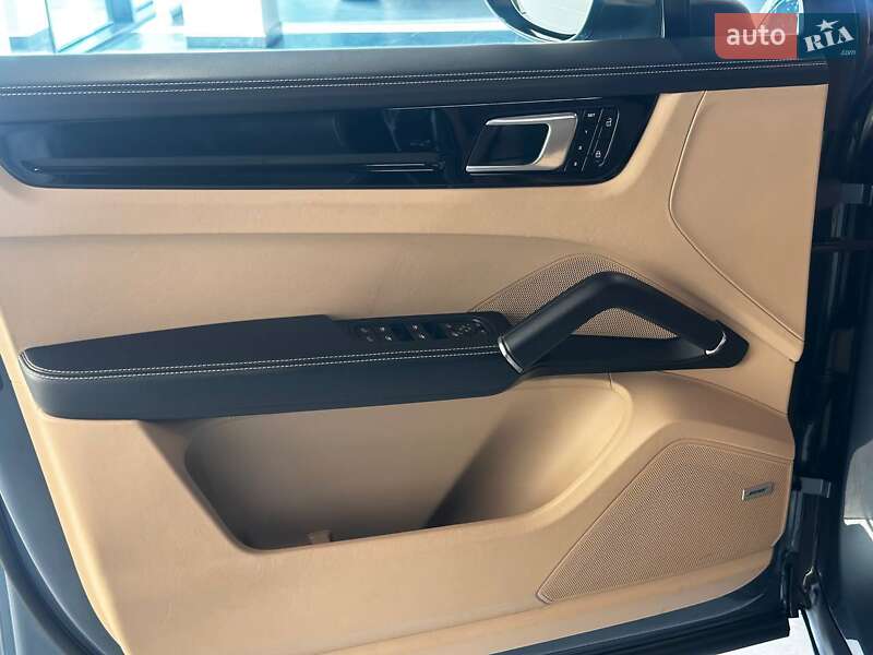 Позашляховик / Кросовер Porsche Cayenne 2019 в Львові