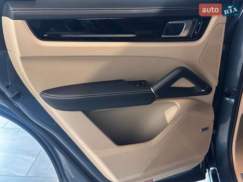 Позашляховик / Кросовер Porsche Cayenne 2019 в Львові