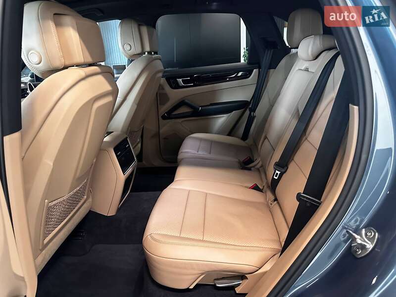 Позашляховик / Кросовер Porsche Cayenne 2019 в Львові