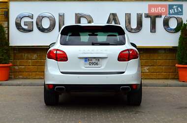 Внедорожник / Кроссовер Porsche Cayenne 2012 в 