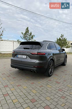 Позашляховик / Кросовер Porsche Cayenne 2020 в 
