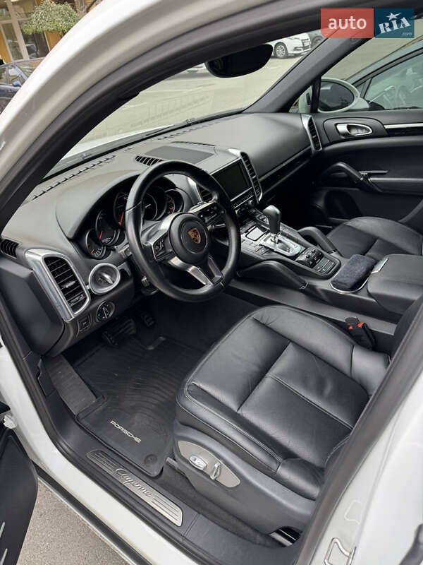 Внедорожник / Кроссовер Porsche Cayenne 2016 в Софиевской Борщаговке