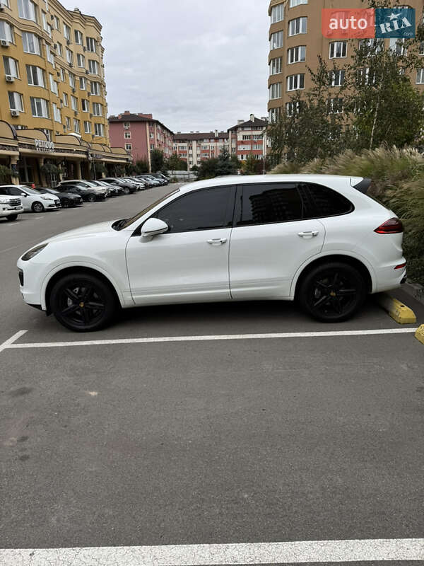 Внедорожник / Кроссовер Porsche Cayenne 2016 в Софиевской Борщаговке