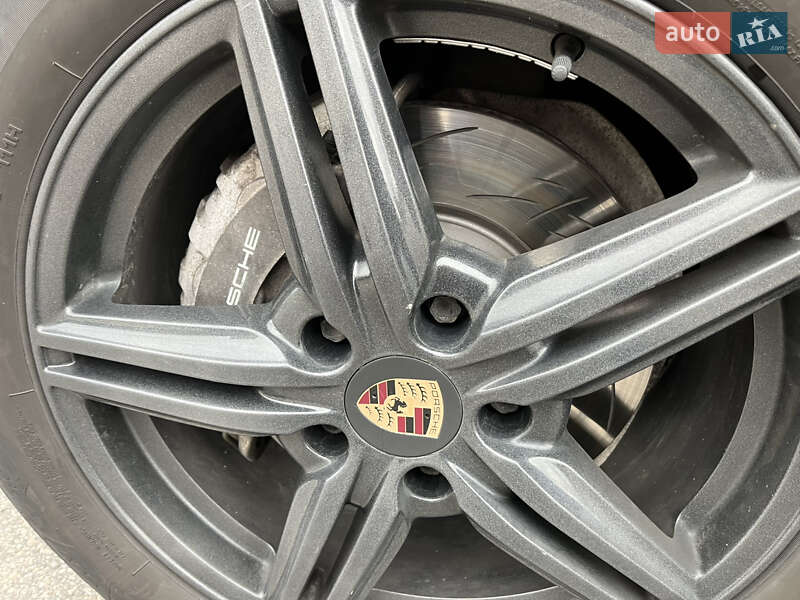 Внедорожник / Кроссовер Porsche Cayenne 2013 в Харькове