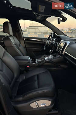 Внедорожник / Кроссовер Porsche Cayenne 2012 в 