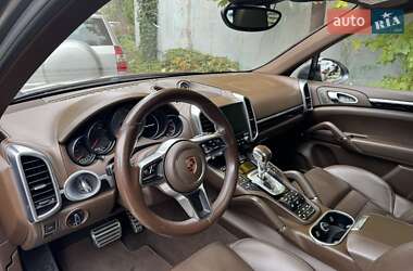 Позашляховик / Кросовер Porsche Cayenne 2016 в 