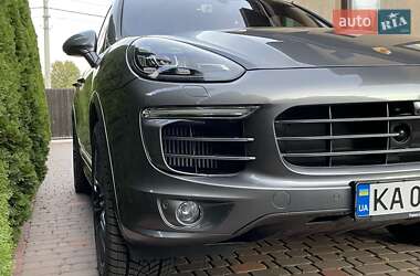 Позашляховик / Кросовер Porsche Cayenne 2016 в 