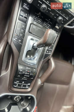 Позашляховик / Кросовер Porsche Cayenne 2011 в 
