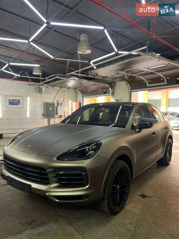 Внедорожник / Кроссовер Porsche Cayenne 2018 в 