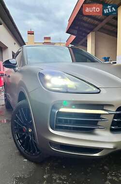 Внедорожник / Кроссовер Porsche Cayenne 2018 в 