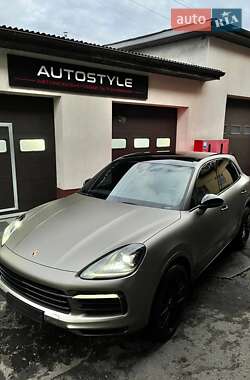 Внедорожник / Кроссовер Porsche Cayenne 2018 в 