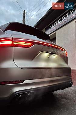 Внедорожник / Кроссовер Porsche Cayenne 2018 в 