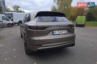 Внедорожник / Кроссовер Porsche Cayenne 2018 в 