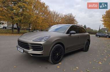 Внедорожник / Кроссовер Porsche Cayenne 2018 в 