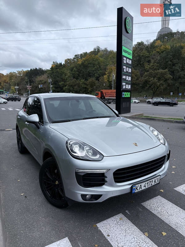 Позашляховик / Кросовер Porsche Cayenne 2015 в 