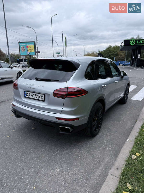 Внедорожник / Кроссовер Porsche Cayenne 2015 в Киеве