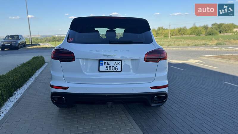 Позашляховик / Кросовер Porsche Cayenne 2016 в Дніпрі