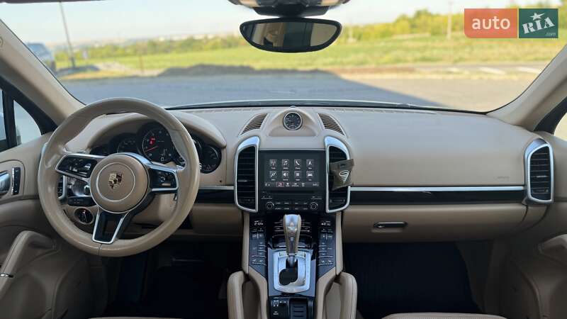 Позашляховик / Кросовер Porsche Cayenne 2016 в Дніпрі
