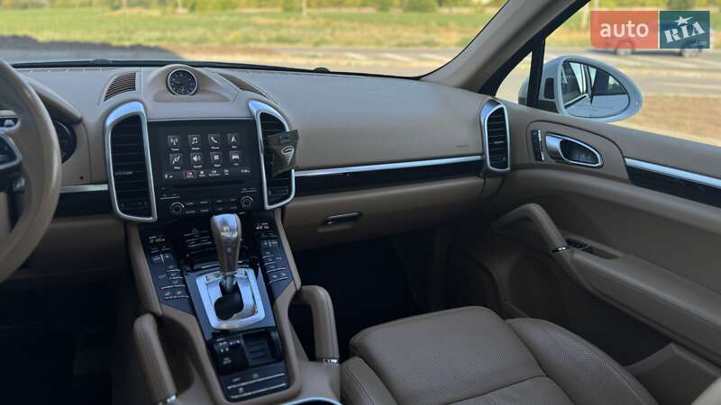 Позашляховик / Кросовер Porsche Cayenne 2016 в Дніпрі