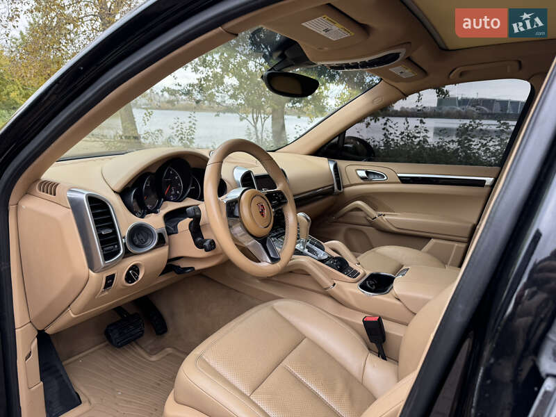 Внедорожник / Кроссовер Porsche Cayenne 2016 в Киеве