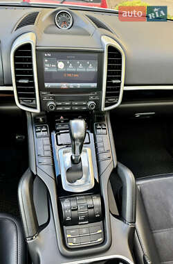 Внедорожник / Кроссовер Porsche Cayenne 2016 в 