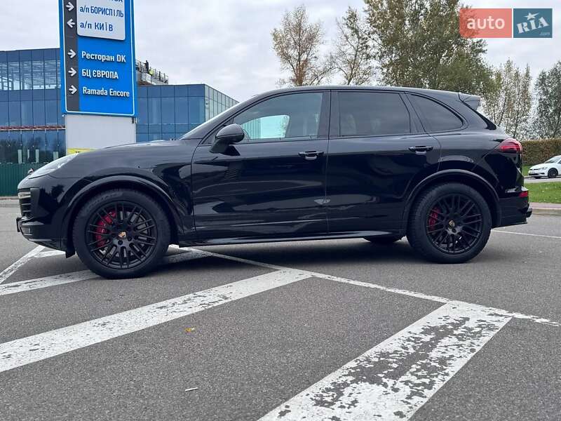 Внедорожник / Кроссовер Porsche Cayenne 2017 в Киеве