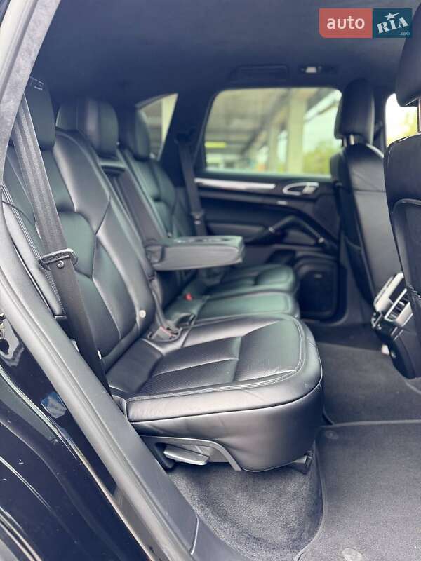 Внедорожник / Кроссовер Porsche Cayenne 2017 в Киеве