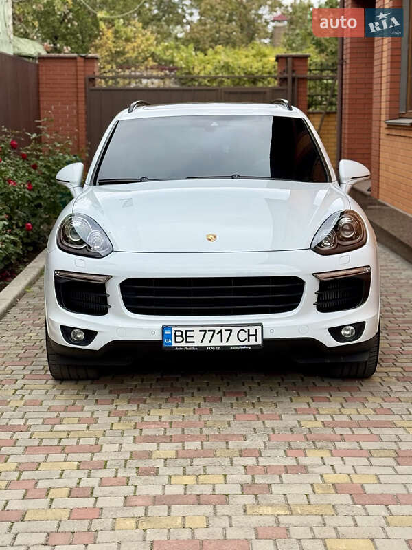 Внедорожник / Кроссовер Porsche Cayenne 2016 в 