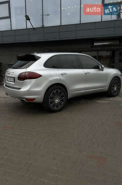 Позашляховик / Кросовер Porsche Cayenne 2012 в  фото 29 Позашляховик / Кросовер Porsche Cayenne 2012 в