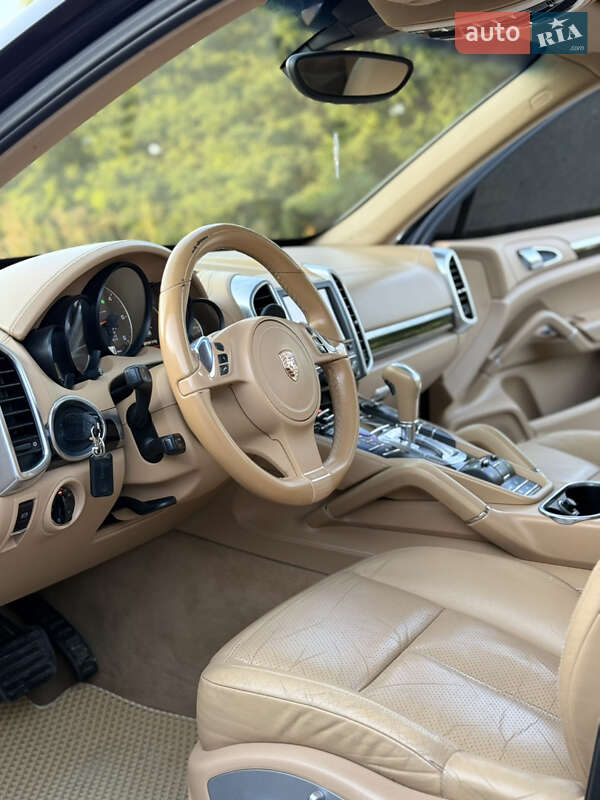 Внедорожник / Кроссовер Porsche Cayenne 2012 в Самборе