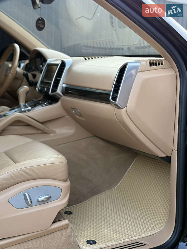 Внедорожник / Кроссовер Porsche Cayenne 2012 в Самборе