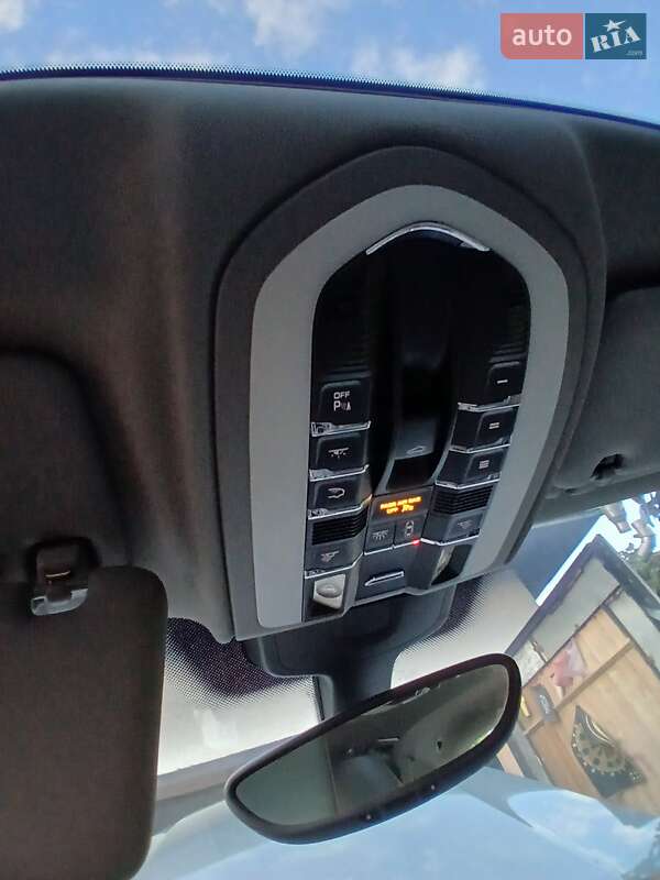 Позашляховик / Кросовер Porsche Cayenne 2011 в Чернівцях