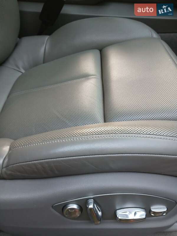 Позашляховик / Кросовер Porsche Cayenne 2011 в Чернівцях