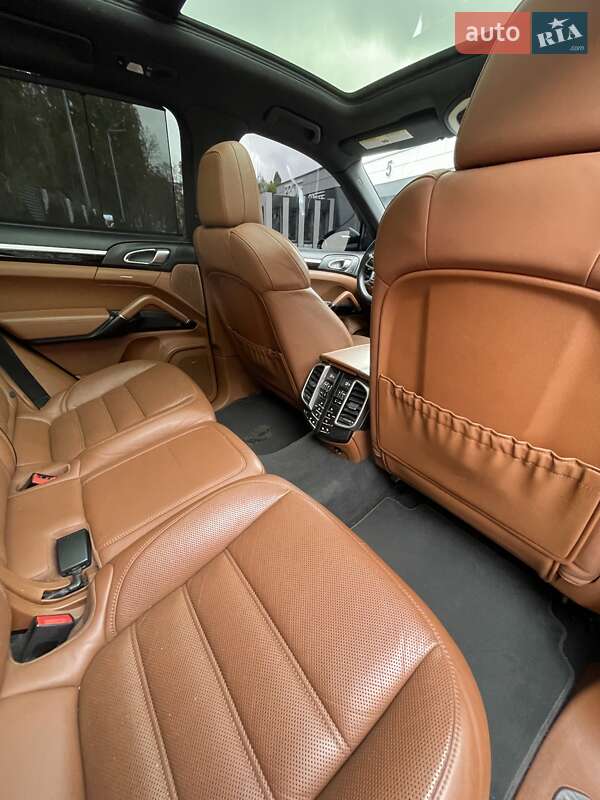 Внедорожник / Кроссовер Porsche Cayenne 2016 в Черкассах