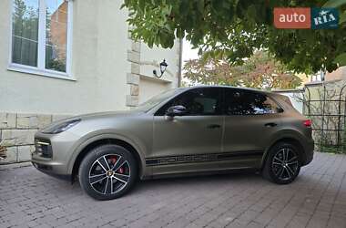 Внедорожник / Кроссовер Porsche Cayenne 2018 в 