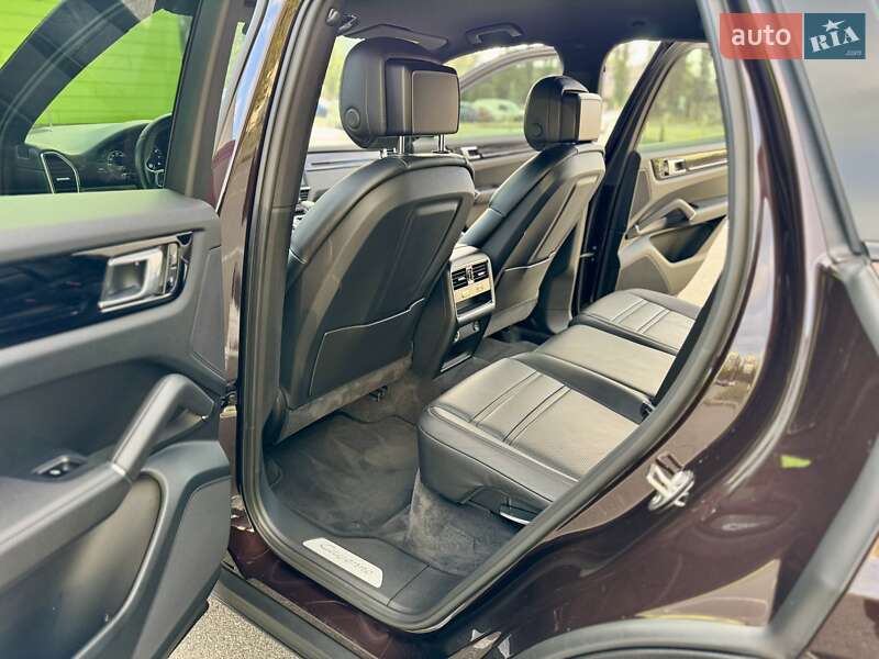 Внедорожник / Кроссовер Porsche Cayenne 2018 в Киеве фото 45 Внедорожник / Кроссовер Porsche Cayenne 2018 в Киеве