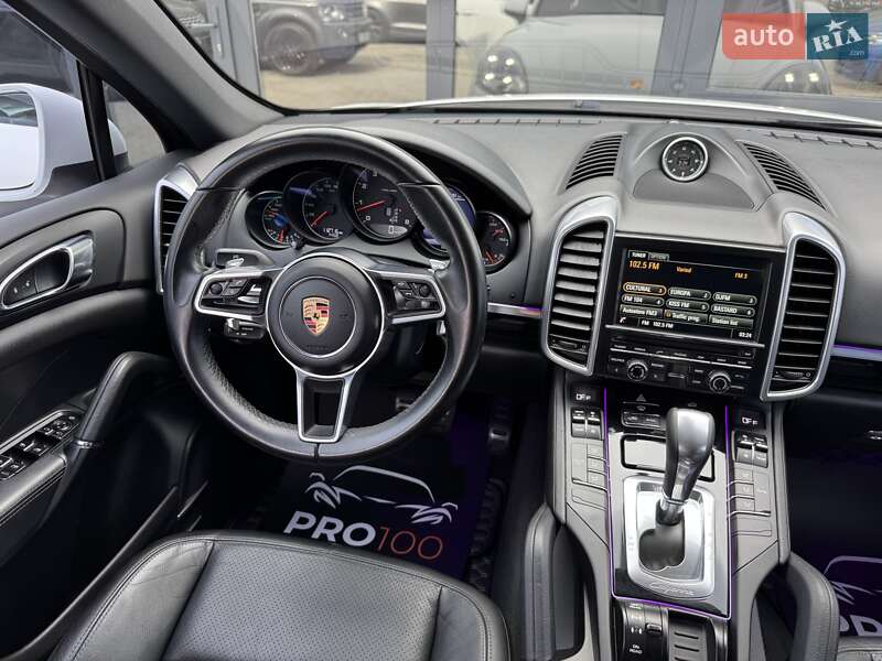 Внедорожник / Кроссовер Porsche Cayenne 2016 в Киеве