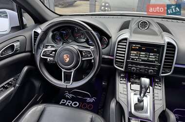 Внедорожник / Кроссовер Porsche Cayenne 2016 в 