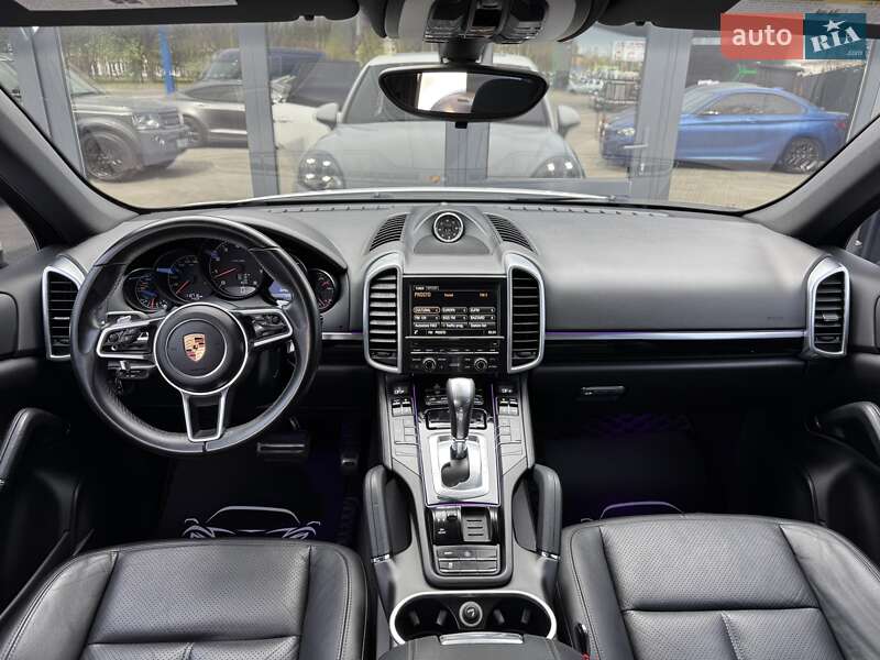 Внедорожник / Кроссовер Porsche Cayenne 2016 в Киеве