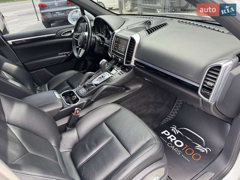 Внедорожник / Кроссовер Porsche Cayenne 2016 в Киеве