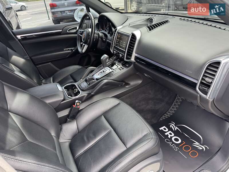 Внедорожник / Кроссовер Porsche Cayenne 2016 в Киеве