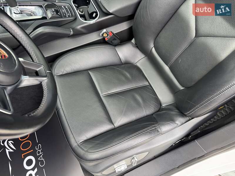 Внедорожник / Кроссовер Porsche Cayenne 2016 в Киеве