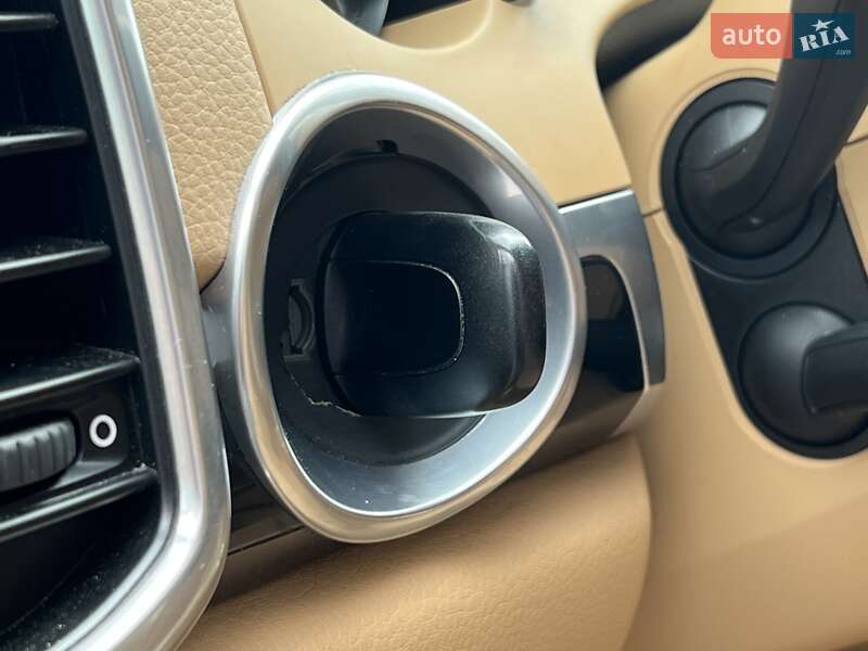 Внедорожник / Кроссовер Porsche Cayenne 2012 в Киеве