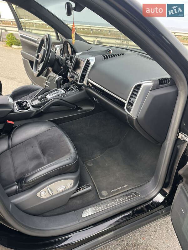 Позашляховик / Кросовер Porsche Cayenne 2014 в Черкасах