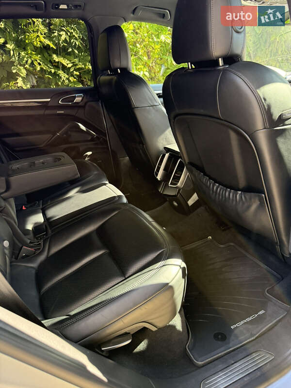 Внедорожник / Кроссовер Porsche Cayenne 2015 в Киеве