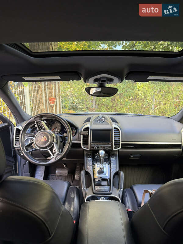 Внедорожник / Кроссовер Porsche Cayenne 2015 в Киеве
