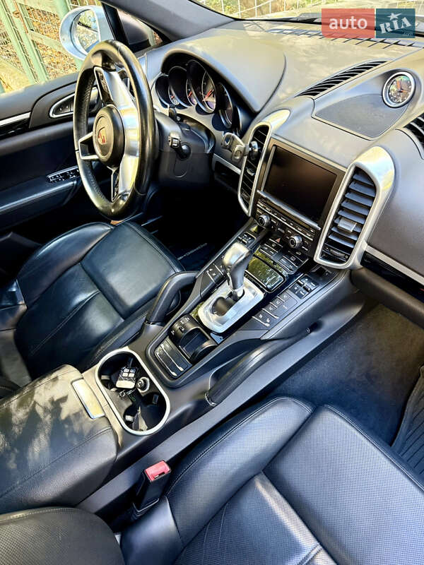 Внедорожник / Кроссовер Porsche Cayenne 2015 в Киеве