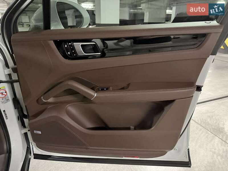 Внедорожник / Кроссовер Porsche Cayenne 2019 в Днепре фото 35 Внедорожник / Кроссовер Porsche Cayenne 2019 в Днепре