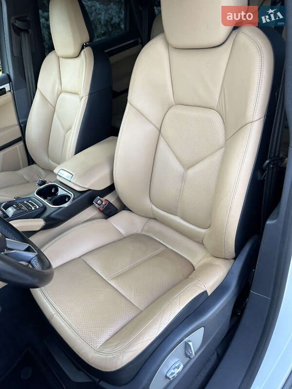 Внедорожник / Кроссовер Porsche Cayenne 2015 в Днепре фото 20 Внедорожник / Кроссовер Porsche Cayenne 2015 в Днепре