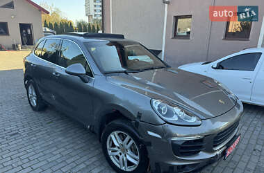 Позашляховик / Кросовер Porsche Cayenne 2016 в Львові